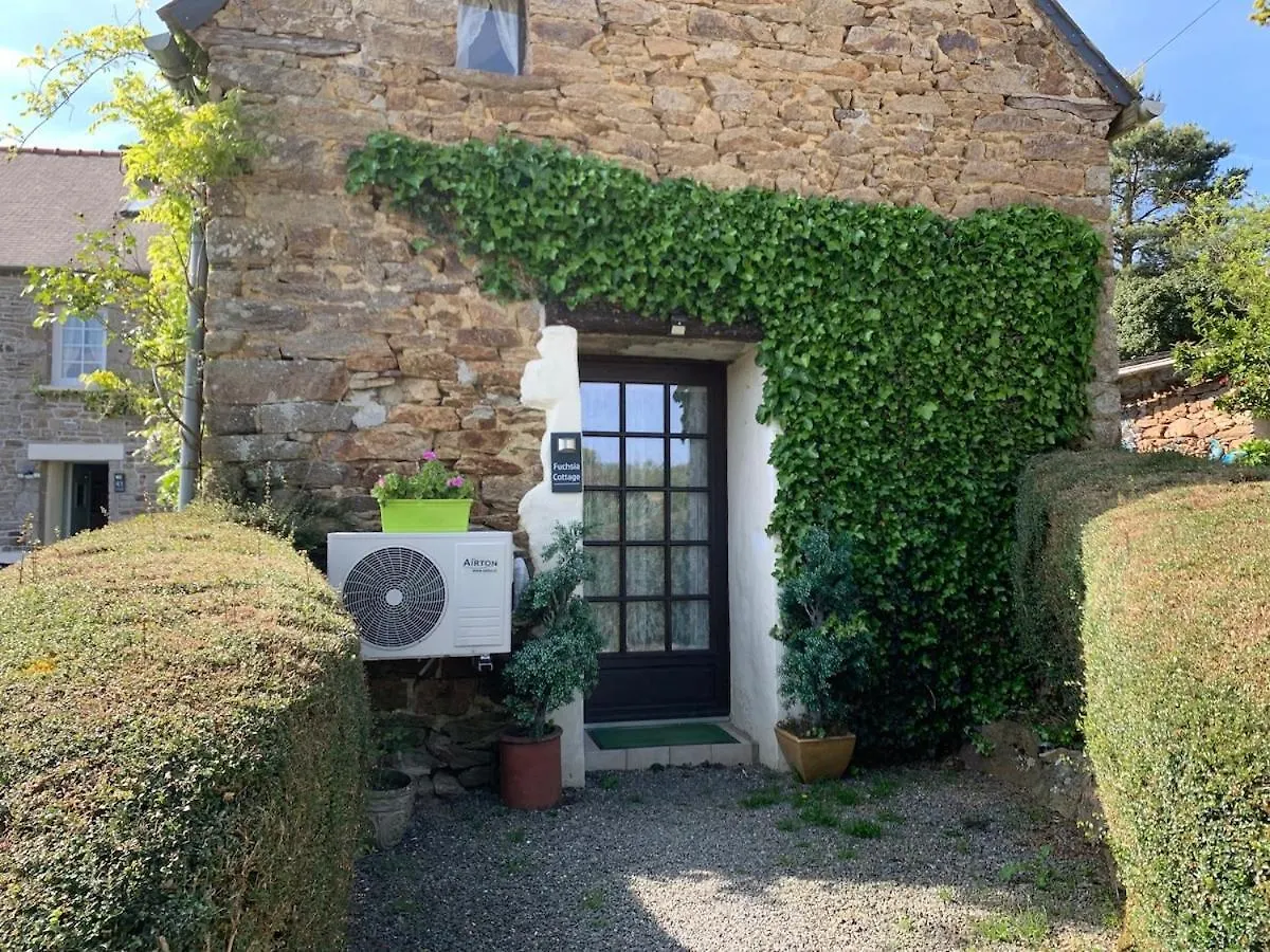 Brittany Countryside Retreat 3 Bedrooms Sleeps 6 Pet Friendly Heated Swimming Pool Free Wifi Plouguenast-Langast 法国