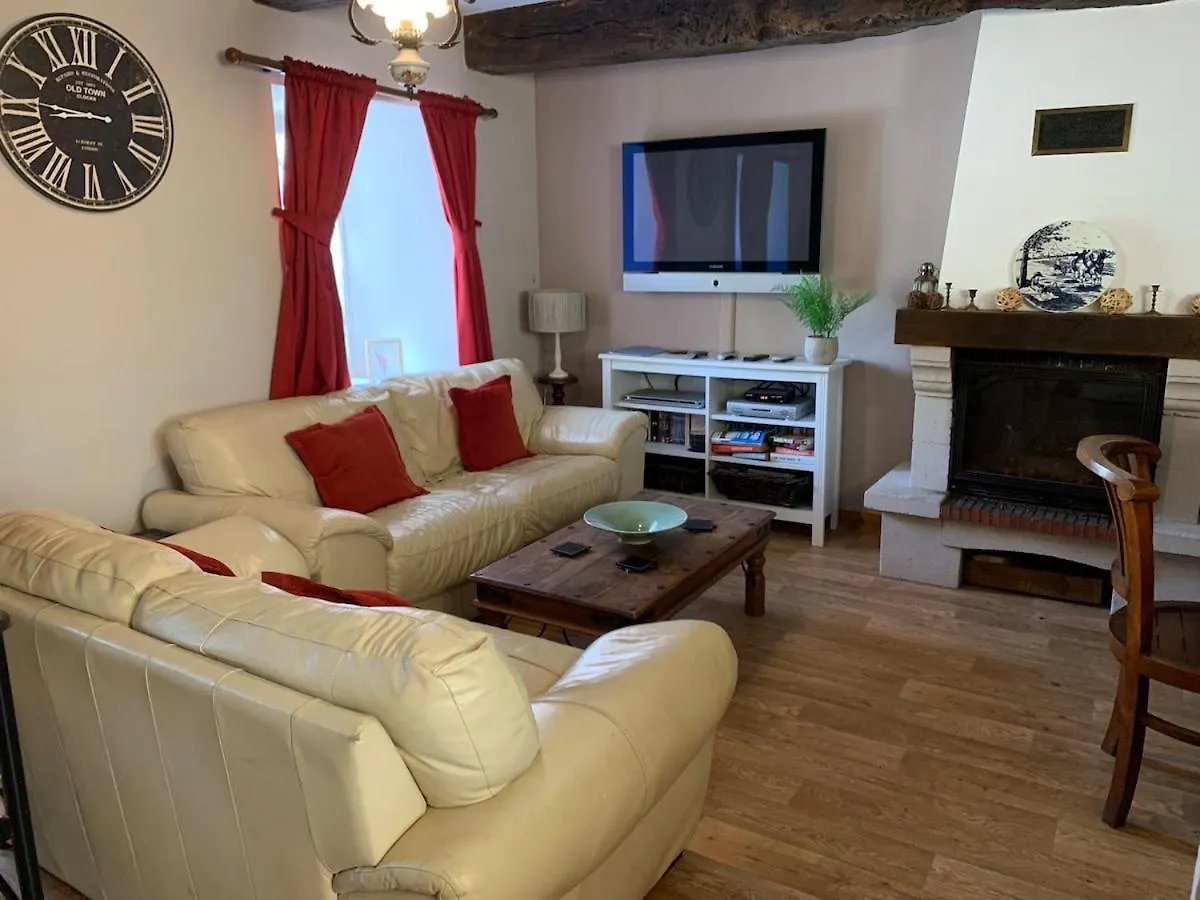 Brittany Countryside Retreat 3 Bedrooms Sleeps 6 Pet Friendly Heated Swimming Pool Free Wifi Plouguenast-Langast