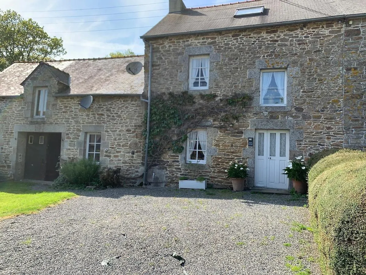 Brittany Countryside Retreat 3 Bedrooms Sleeps 6 Pet Friendly Heated Swimming Pool Free Wifi Plouguenast-Langast